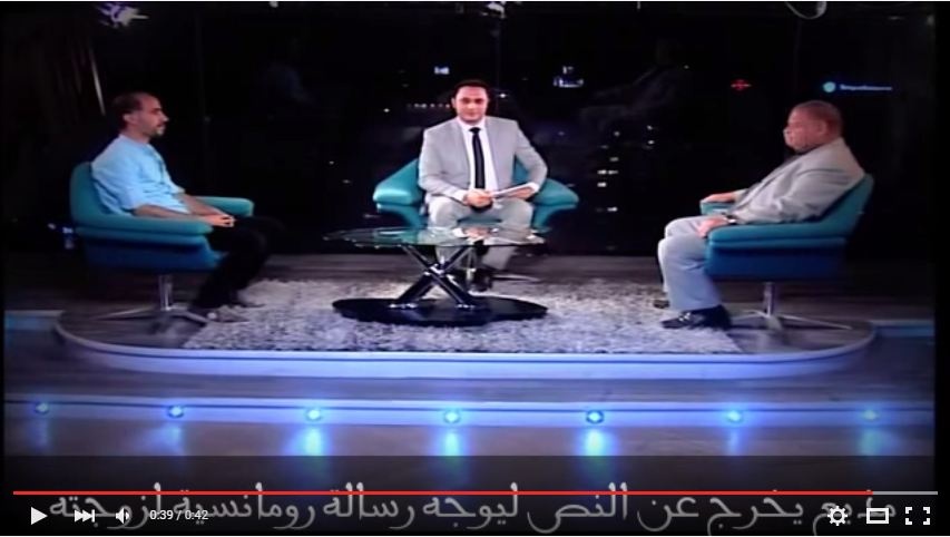 بالفيديو - مذيع يخرج عن النص لتوجيه رسالة إلى زوجته! شاهدوا ماذا قال لها