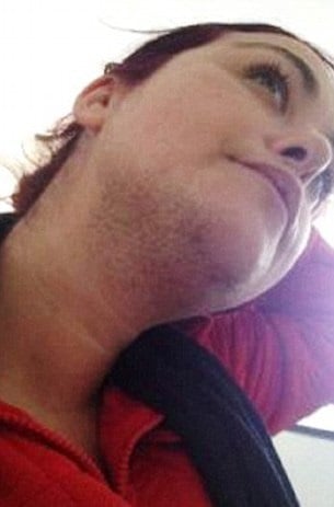 بالصور- إمرأة تحلق ذقنها 3 مرات يومياً!!