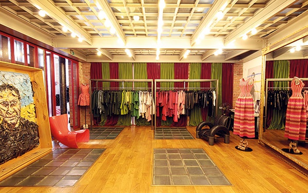 عطر يخرق القواعد ALAÏA PARIS ترجمة جديدة لأسلوب عز الدين علايا