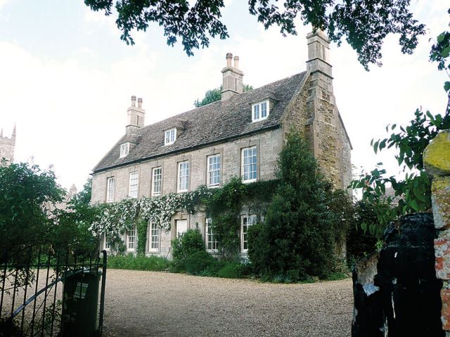 جولي في عالم الأديبة جين أوستين في باث Bath في بريطانيا