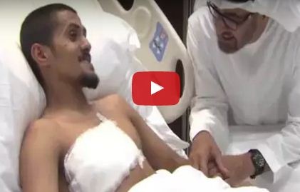 بالفيديو- محمد بن زايد يقبّل يد جندي جريح