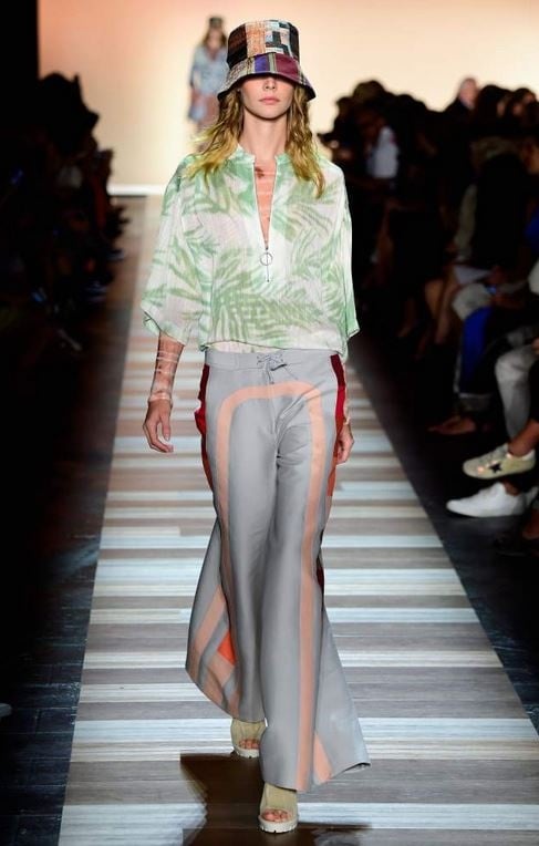 العرض الأقوى في أول أيام أسبوع الموضة النيويوركي، عرض BCBGMAXAZRIA