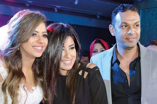 العروس ومحمد عز العرب وزوجته أيتن عامر