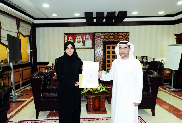 تكريم أول وكيل نيابة إماراتية