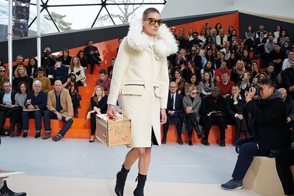 Backstage في كواليس مجموعة خريف وشتاء 2015/2016 LOUIS VUITTON ماضٍ مهيب وحاضر خصب ومستقبل حالم