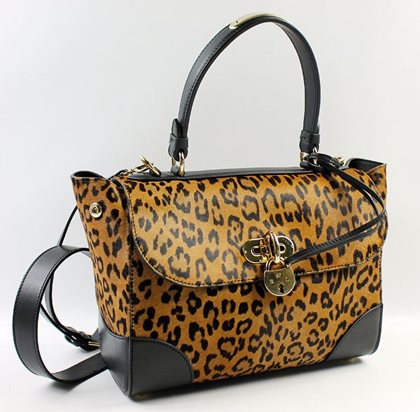 حقيبة Tiffin من Ralph Lauren تركيز على التفاصيل