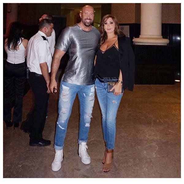 احصلي على إطلالة الفنانة إليسا بالأسعار