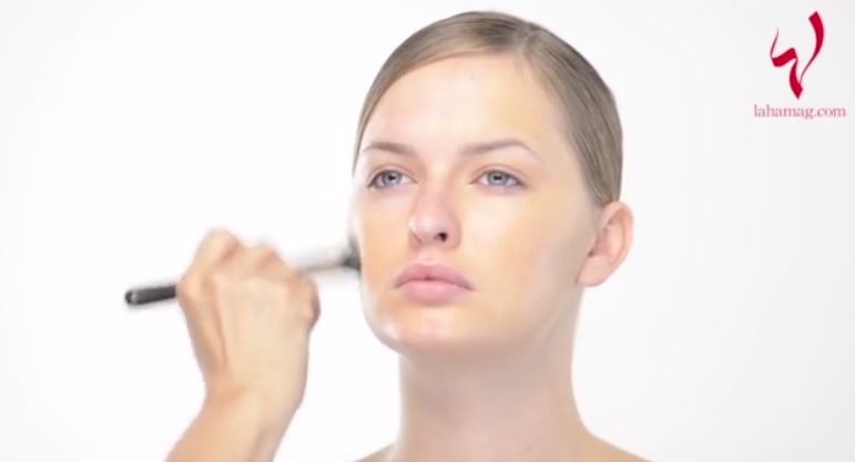 خطوات إخفاء الهالات السوداء قبل وضع ماكياج العيد، تعلّمي كيف تعززين إشراقة وجهك