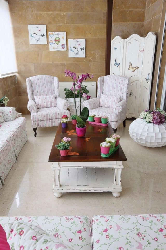 منزل مسكون بالضوء وبألوان الفرح