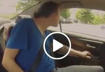 بالفيديو– هذا ما يحصل لأطفالكم عند تركهم في السيارة