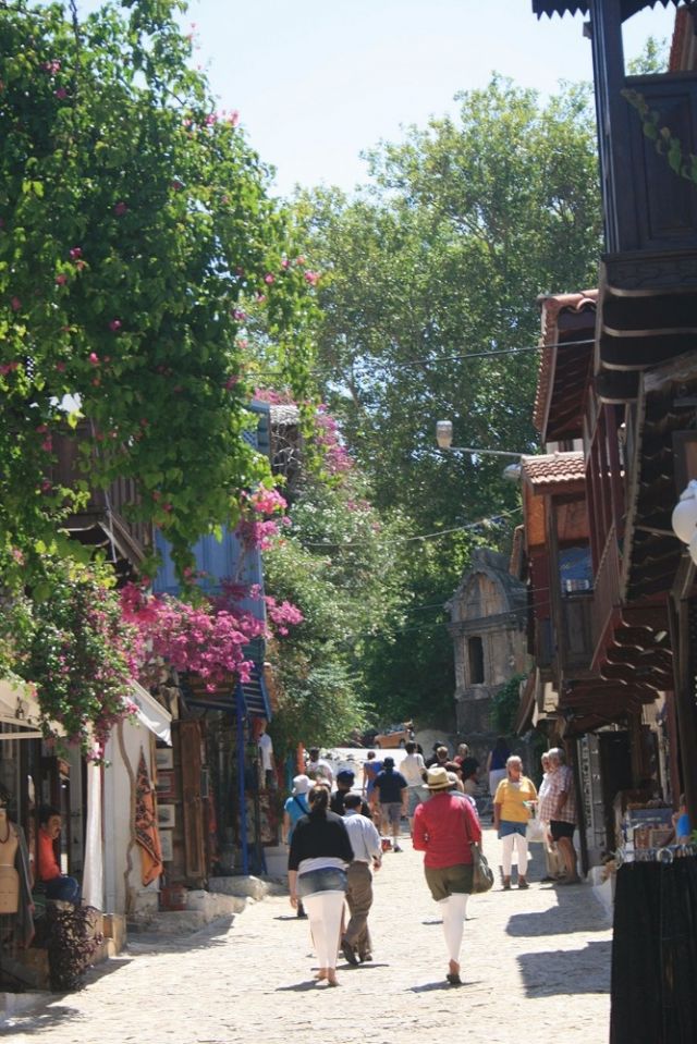 بلدة الصيادين كاس في تركيا حيث تاريخ الليكيين ينتظرك بصمت 