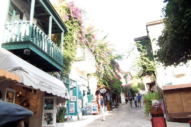 بلدة الصيادين كاس في تركيا حيث تاريخ الليكيين ينتظرك بصمت 