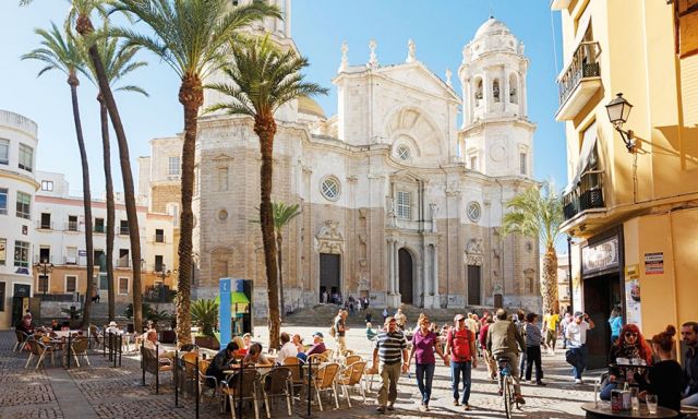 أندلوسيا في إسبانيا والمشي الجبلي 