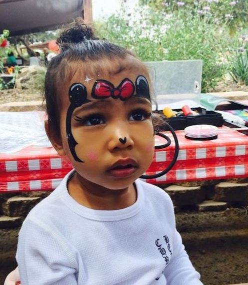 بالفيديو- كيم كارداشيان تكشف للمرة الأولى عن صوت ابنتها... استمعوا إليه