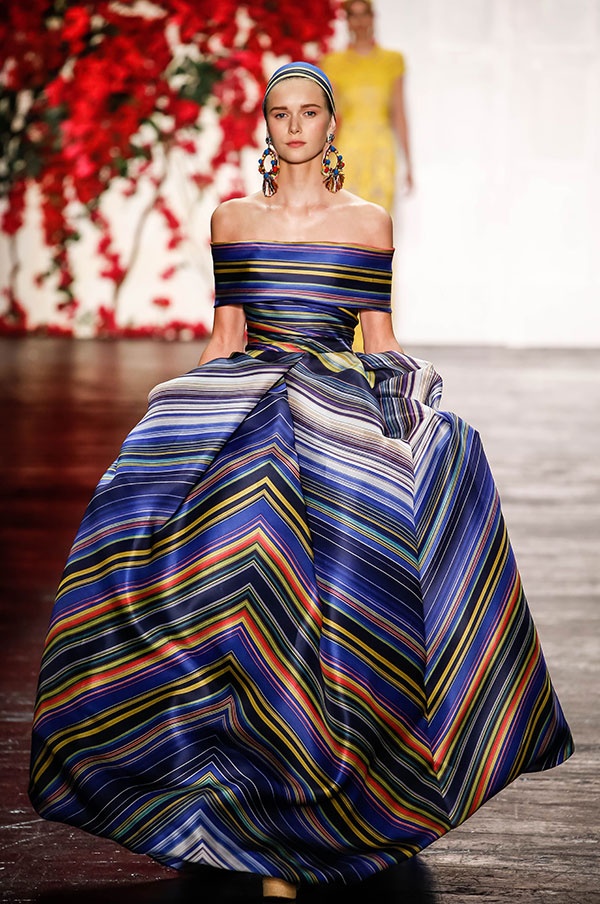 بالصور- تصاميم تخطف الأنفاس من مجموعة نعيم خان في أسبوع الموضة النيويوركي