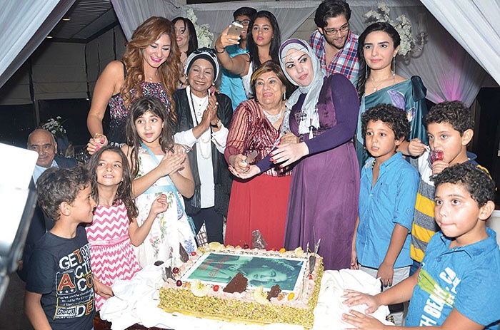 فنانون يحتفلون بعيد ميلاد اعتماد خورشيد