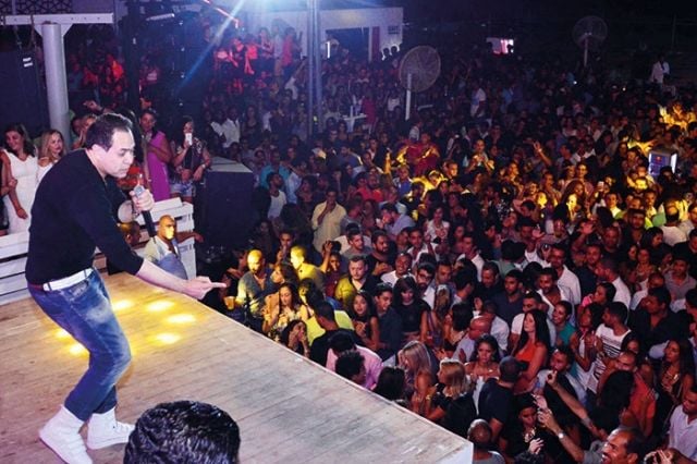 حكيم يختتم سهرات نادي Club M