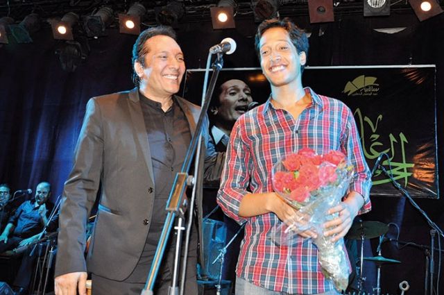 علي الحجار ونجله أحمد في ساقية الصاوي
