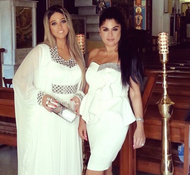 بالصور - ملكة جمال لبنان السابقة وابنتها التي أصبحت إعلامية شابة... خمنوا من هما ومن هي الأجمل برأيكم؟