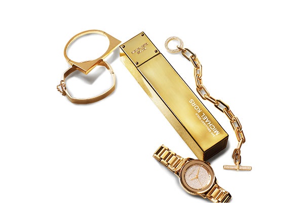 عطر Michael Kors 24 K Brilliant Gold يكمل أناقة الأكسسوارات الذهبية من مجموعة Michael Kors Gold Collection