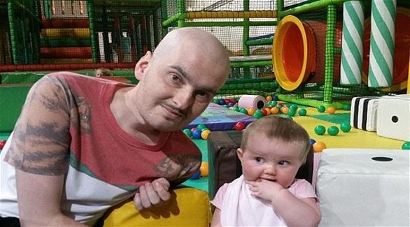 لن تصدقوا ماذا فعل أب مصاب بالسرطان لطفلته