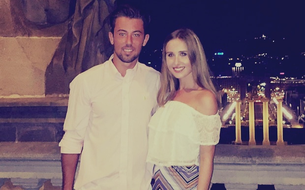 بالصور- خطوبة مدرب تنس من حبيبته بعد وفاتها!!