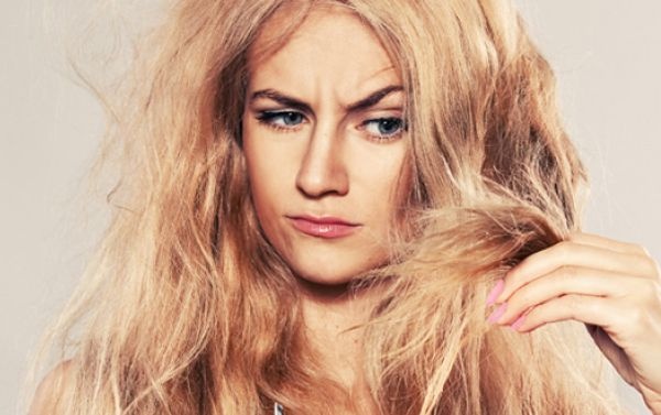 خلطة بسيطة للتخلص من شعرك التالف من دون قص