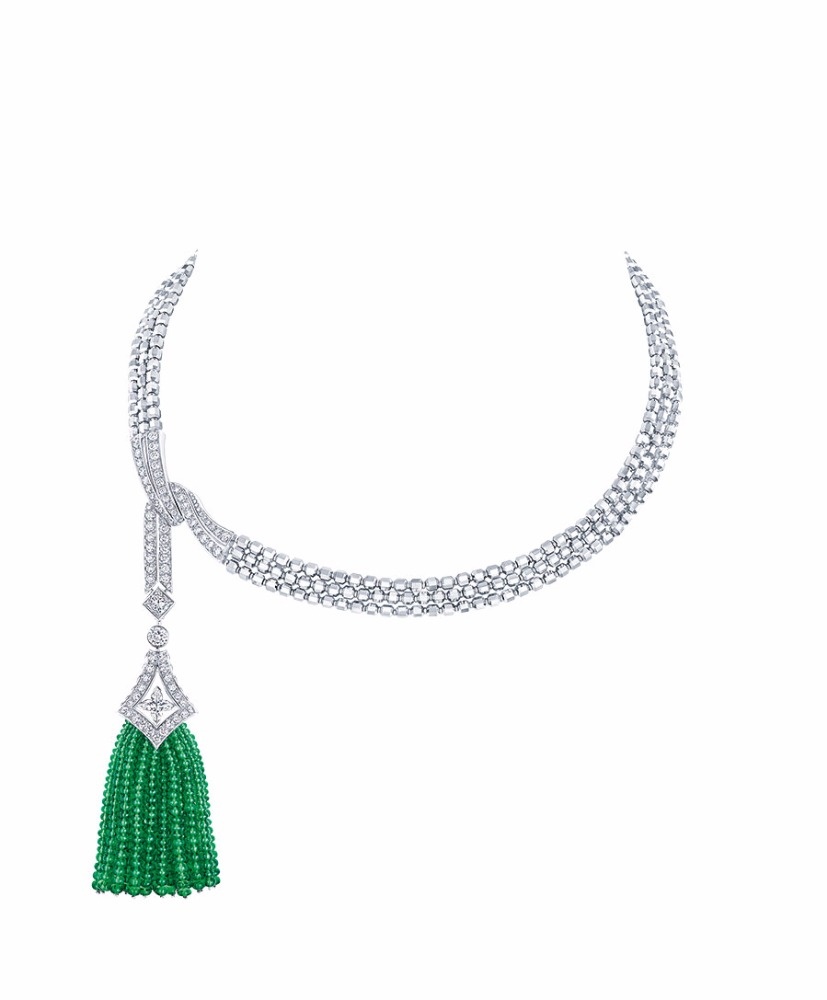 انحناءات وخطوط وأحجار تفرض نفسها بقوة في مجموعة  LOUIS VUITTON