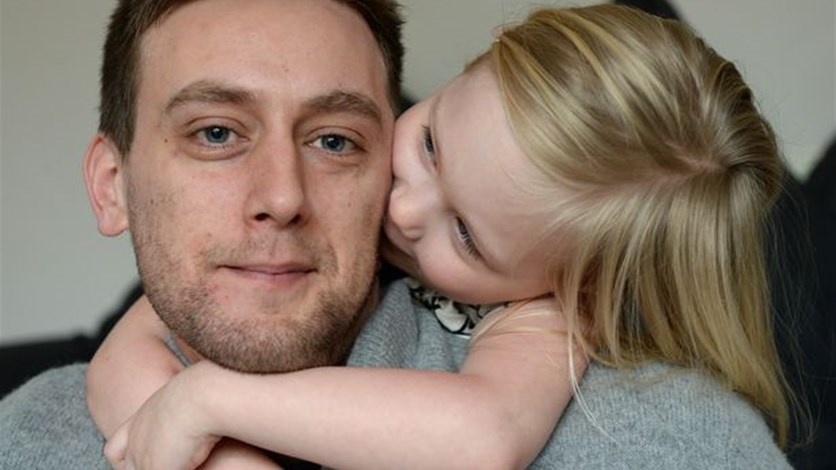 قتله السرطان بعدما جمع 500 ألف يورو كي يعالج ابنته من المرض الخبيث!!