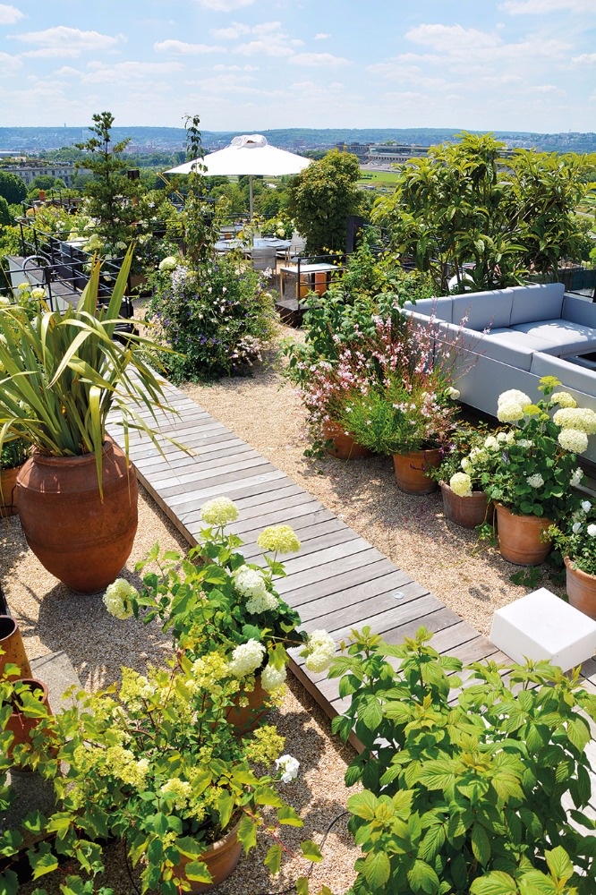 الحدائق قصائد والأماكن بحورها...!