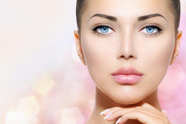 4 أطعمة تمنح بشرتك نعومة الاطفال