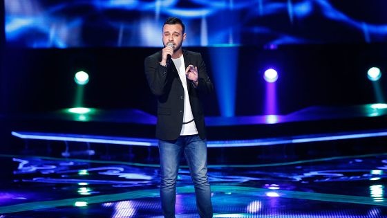 بالفيديو - فنان مشهور يشترك في 