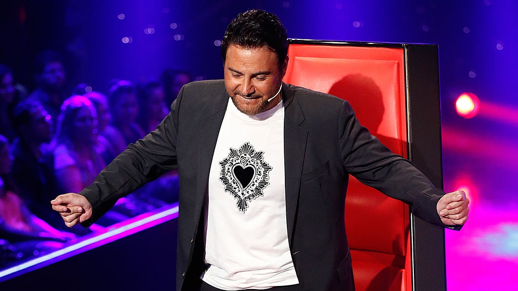 بالصور - عاصي الحلاني خلف كواليس 