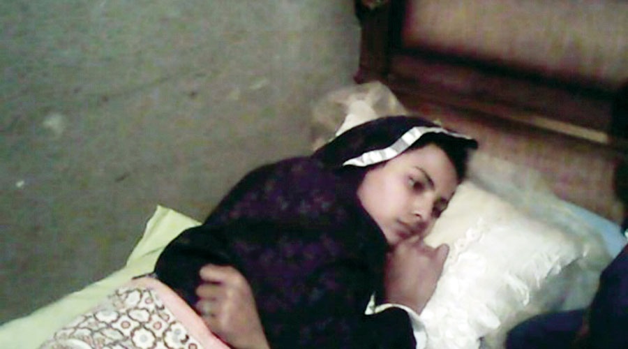 أبشع انتقام: رفضت معاكسة جارها فحرمها ابنها!