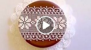 فيديو مبهر- تعلمي كيف تضعين الدانتيل على الحلوى!!