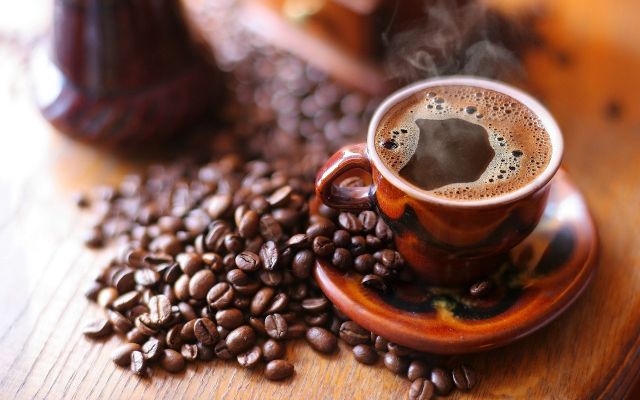بالصور- بدائل صحيّة تساعدك على التخلص من ادمانك القهوة للاستيقاظ