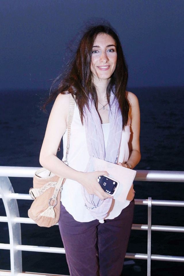 سارة احمدية