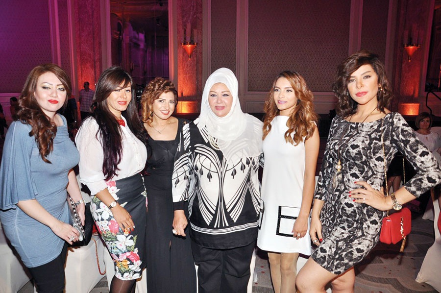 جومانة مراد ودوللي شاهين وكارمن سليمان يواكبن خطوط الموضة