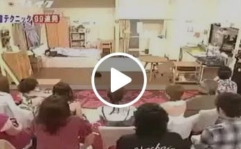 بالفيديو- شاهد كيف تجهز الأم اليابانية ابنها للمدرسة في أربع دقائق