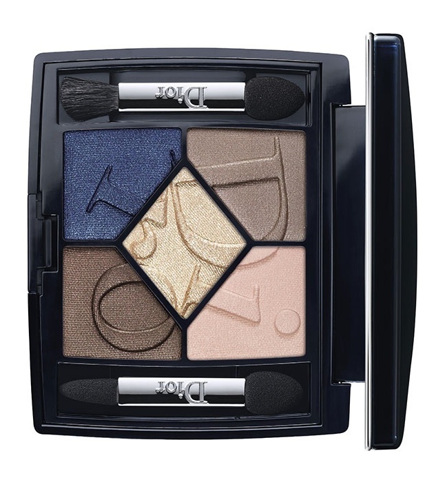 Cosmopolite منDIOR  إمرأة جميلة وغامضة