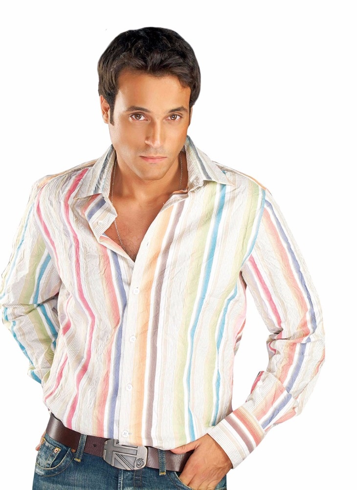 يوسف الشريف:  زوجتي لم تفرض نفسها عليَّ والحديث عن مجاملتي لها عبث