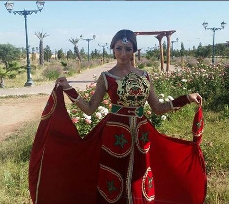 بالصورة - دنيا بطمة تفاجأ جمهورها بإصدار مجلة باسمها!