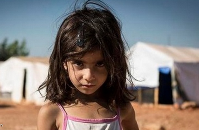 بالصور- رسامة تسخر من طفلة لاجئة وترفض الاعتذار!