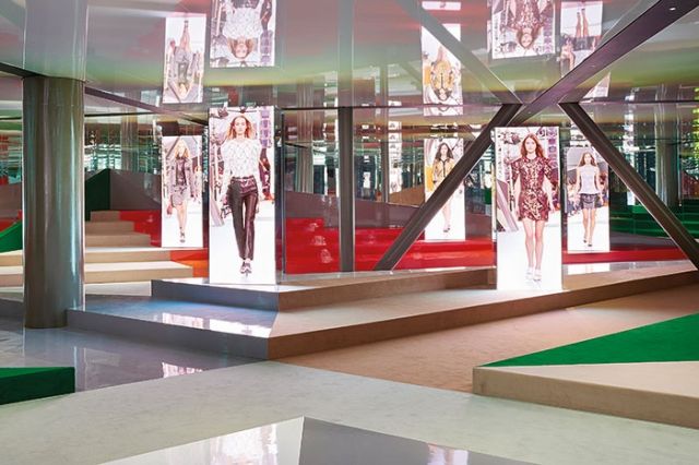Series 3 Exhibition Louis Vuitton دعوة تفاعلية إلى عقل مبدع