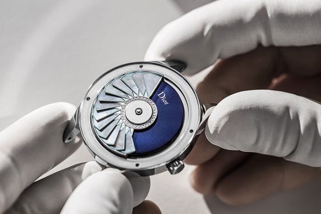 ما خفي يفوق الظاهر جمالاً DIOR HORLOGERIE