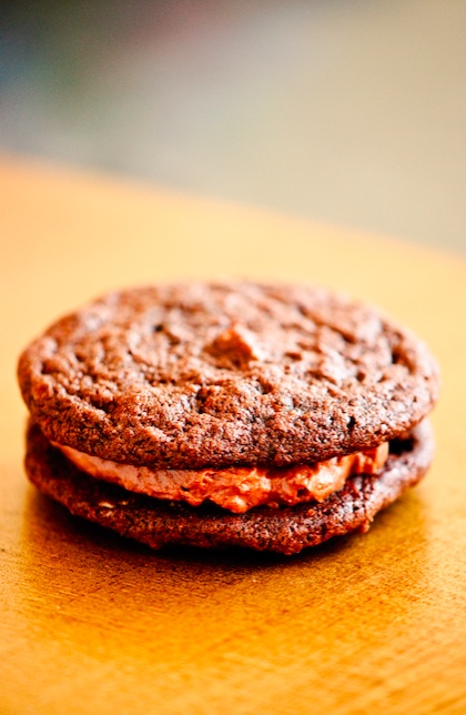 حلوى الووبي بالشوكولا: الطريق الأسهل إلى قلب زوجي