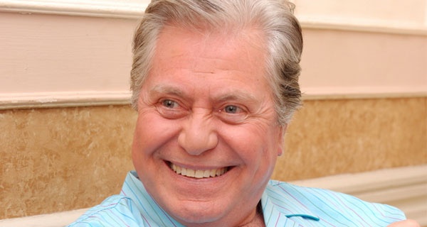 المحكمة تفرض على حسين فهمي سداد نفقة المتعة... إعرفوا دخله السنوي