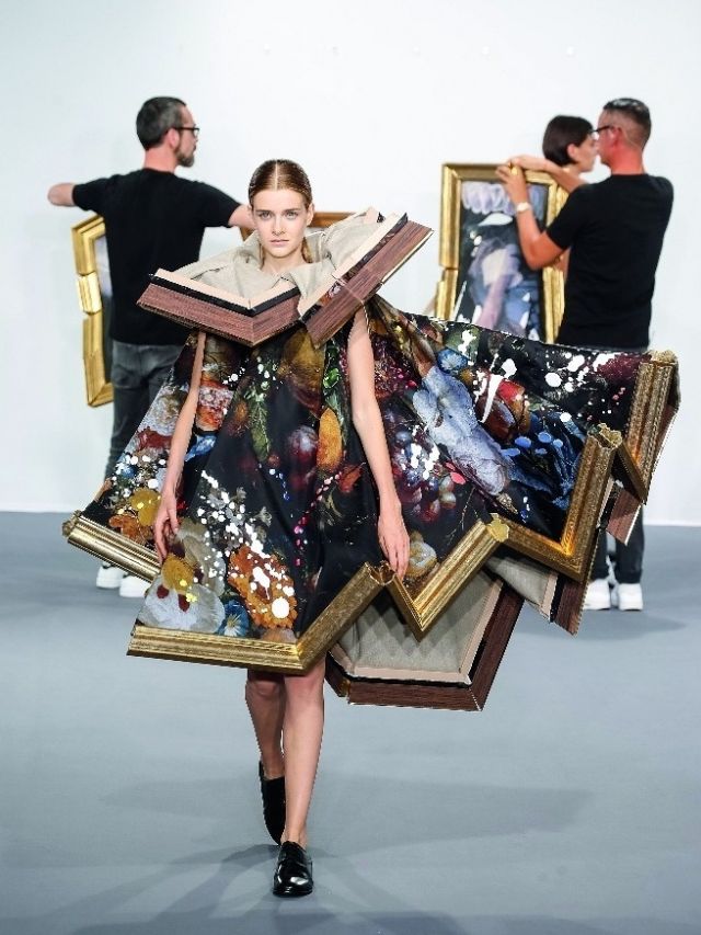 عرض Viktor & Rolf للخياطة الراقية، موسم خريف وشتاء 2016. عرض Viktor & Rolf للخياطة الراقية، موسم خريف وشتاء 2016.