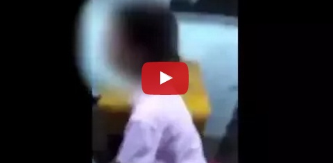 بالفيديو- طالبة تجبر زميلتها على التهام النفايات في مدرسة للبنات!