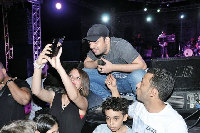 لؤي وإحدى المعجبات